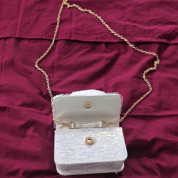 Hello Kitty White and Pink Clutch Rare. Very Firm On Price - Picture 6 of 7